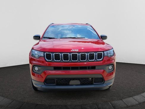 Used 2024 Jeep Compass Latitude AWD/4WD image 2