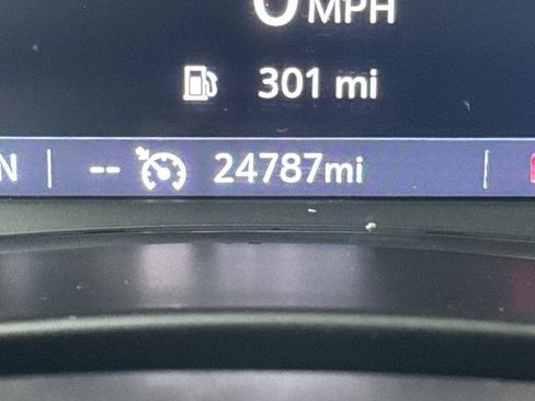 Used 2023 Chevrolet Equinox Premier image 19