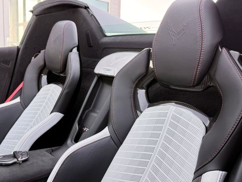 Used 2023 Chevrolet Corvette Stingray Premium Conv w/ Z51 Performance Package image 4