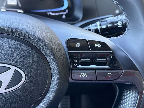 Certified 2025 Hyundai Elantra Sport image 21