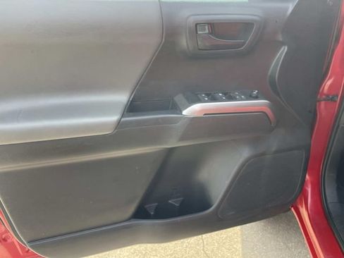 Used 2022 Toyota Tacoma SR5 w/ Technology Package RWD image 10