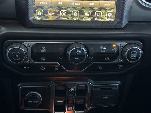 Used 2022 Jeep Wrangler Unlimited Sahara image 20