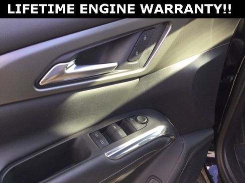 Used 2025 Chevrolet Traverse LT image 9