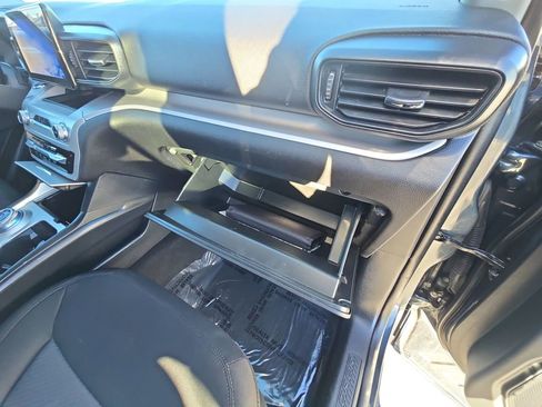 Used 2023 Ford Explorer XLT image 17