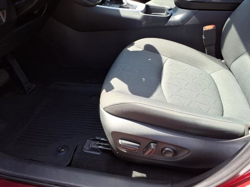 Used 2021 Toyota RAV4 XLE w/ Convenience Package image 10