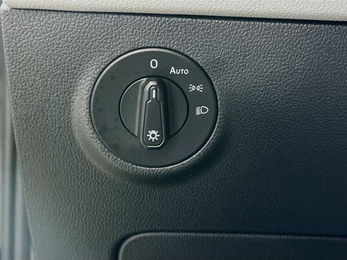 Used 2024 Volkswagen Taos SE image 17