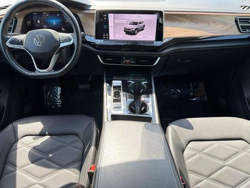 Used 2024 Volkswagen Atlas SE image 16