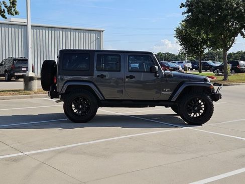 Used 2016 Jeep Wrangler Unlimited Sahara w/ Connectivity Group AWD/4WD image 4
