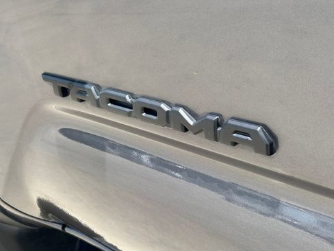 Certified 2023 Toyota Tacoma TRD Off-Road w/ Technology Package AWD/4WD image 15