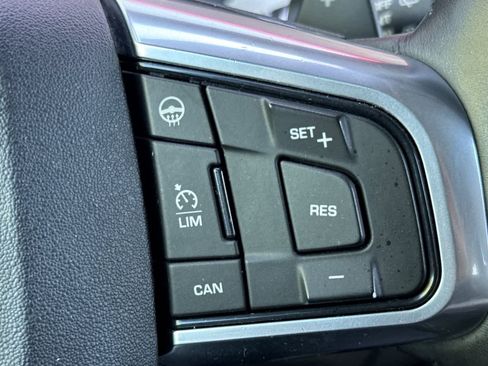 Used 2017 Land Rover Discovery Sport SE image 27