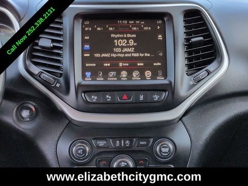 Used 2017 Jeep Cherokee Overland w/ Technology Group AWD/4WD image 20
