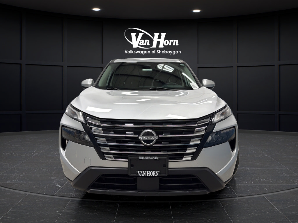 Used 2024 Nissan Rogue SV AWD/4WD image 2