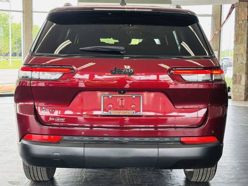 Used 2024 Jeep Grand Cherokee L Altitude AWD/4WD image 11