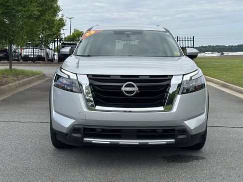 Certified 2025 Nissan Pathfinder SL FWD image 2