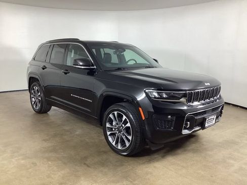 Used 2025 Jeep Grand Cherokee Overland w/ Adv Protech Group III AWD/4WD image 3