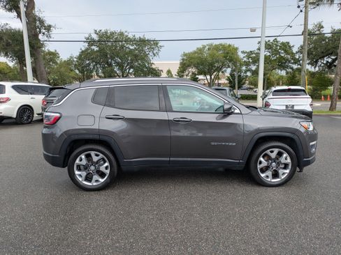 Used 2018 Jeep Compass Limited w/ Navigation Group FWD image 3