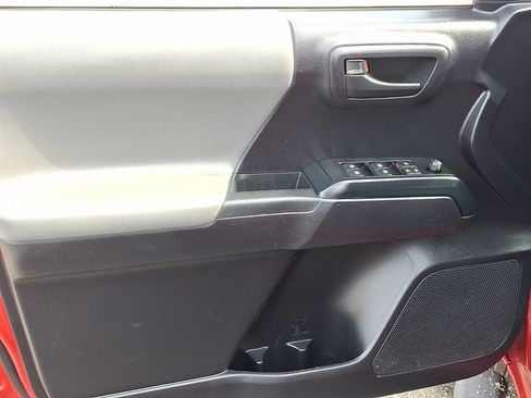 Used 2020 Toyota Tacoma SR AWD/4WD image 11
