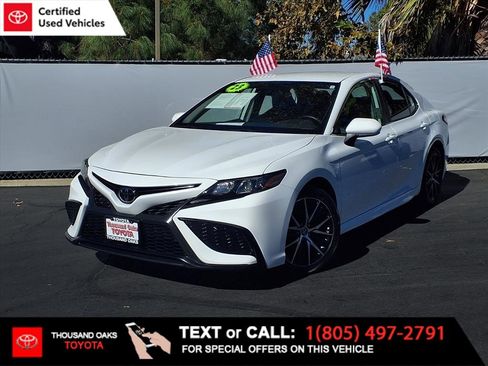 Certified 2023 Toyota Camry SE image 1