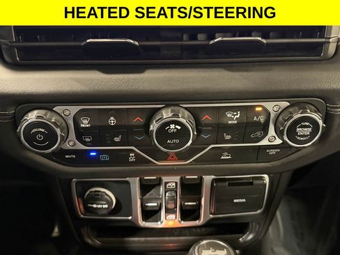 Used 2025 Jeep Wrangler Unlimited Sahara AWD/4WD image 3