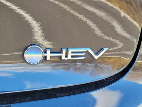 Used 2024 Toyota Prius LE image 6