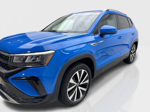 Used 2022 Volkswagen Taos SE w/ Panoramic Sunroof Package AWD/4WD image 11