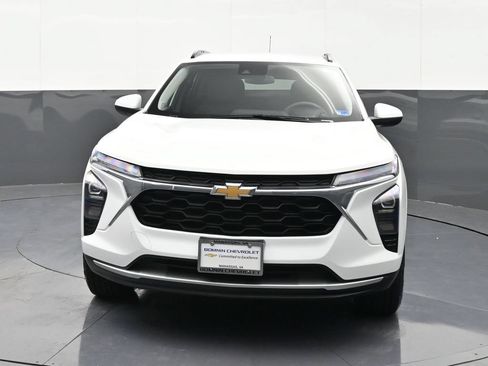 Certified 2025 Chevrolet Trax LT FWD image 8