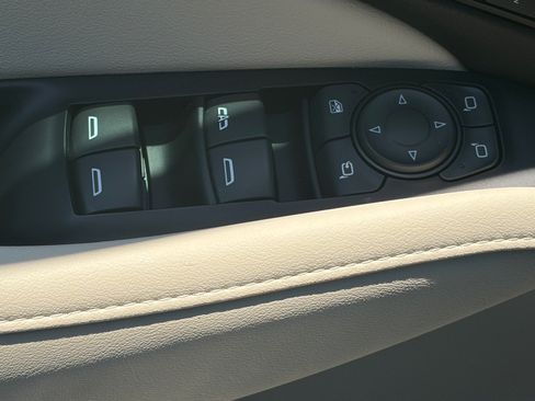 Used 2023 Buick Enclave Avenir w/ Avenir Technology Package FWD image 14