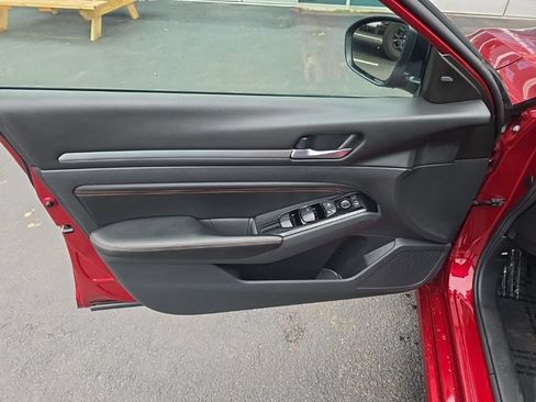 Used 2023 Nissan Altima 2.5 SR FWD image 11