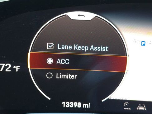 Used 2023 Porsche Taycan image 30