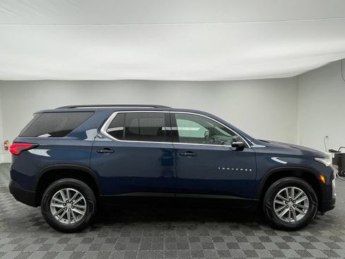 Used 2023 Chevrolet Traverse LT FWD image 7