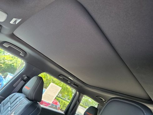 Used 2025 Nissan Armada PRO-4X w/ Pro-4X Premium Package AWD/4WD image 12