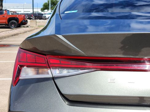 Used 2024 Hyundai Elantra SEL w/ Convenience Package FWD image 15