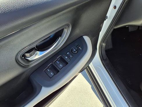 Used 2023 Honda HR-V LX image 12