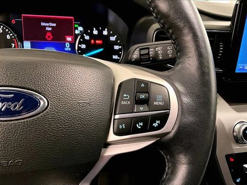 Used 2022 Ford Explorer XLT w/ Equipment Group 202A AWD/4WD image 18