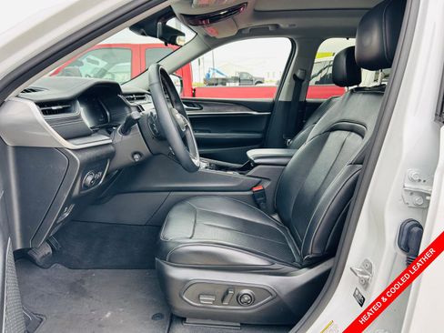 Used 2022 Jeep Grand Cherokee L Limited w/ Luxury Tech Group II image 3