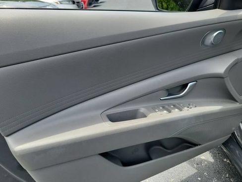 Certified 2023 Hyundai Elantra SE FWD image 15