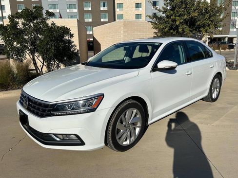 Used 2018 Volkswagen Passat 2.0T SE w/ SE Lighting Package FWD image 13