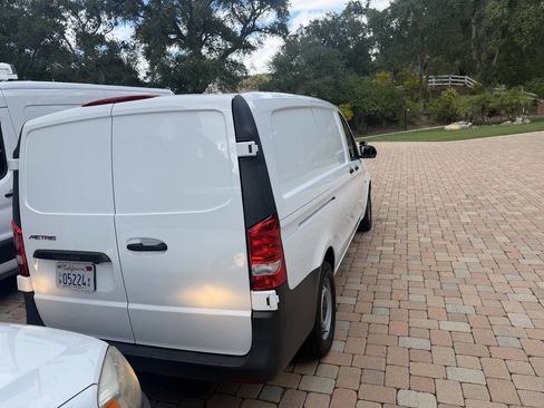 Used 2023 Mercedes-Benz Metris image 4