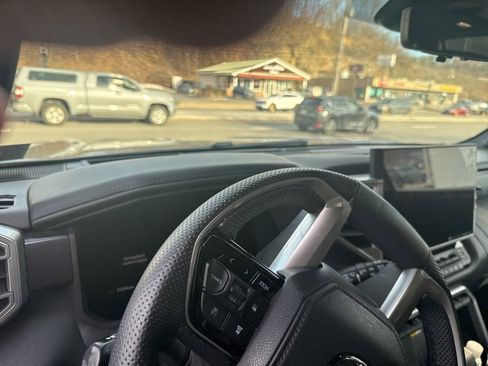 Certified 2023 Toyota Sequoia Platinum image 6