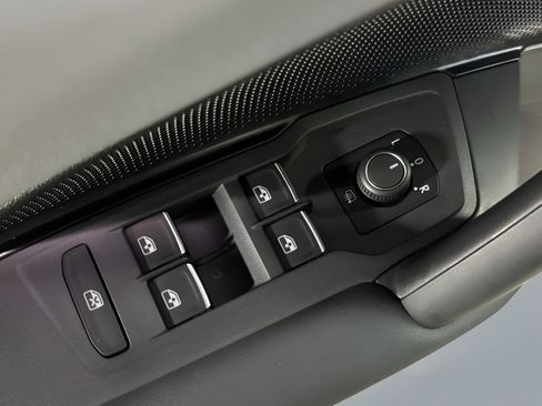 New 2025 Volkswagen Tiguan SE R-Line image 21