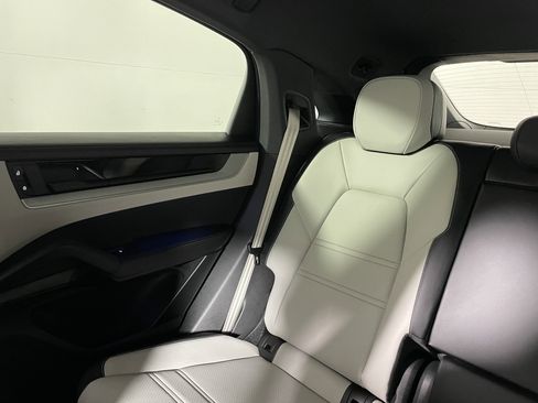 Used 2025 Porsche Cayenne Coupe AWD/4WD image 15