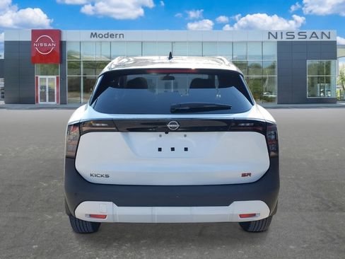 New 2026 Nissan Kicks SR FWD image 3