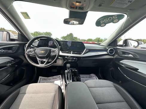 Certified 2024 Chevrolet Trax LT w/ Driver Confidence Package FWD image 21
