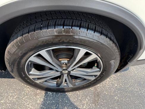 Used 2020 Nissan Rogue SV w/ Premium Package FWD image 9