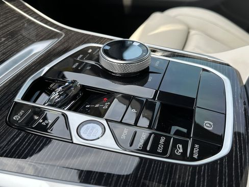 Used 2026 BMW X5 M60i w/ Executive Package image 24