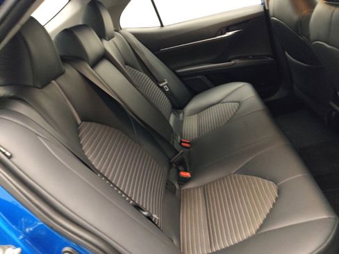 Used 2019 Toyota Camry SE FWD image 19
