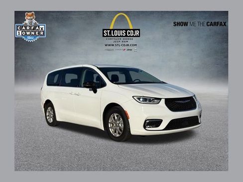 Used 2024 Chrysler Pacifica Touring-L image 1