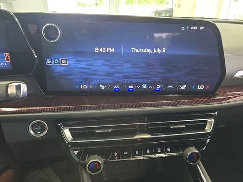 Certified 2025 Chevrolet Traverse Z71 AWD/4WD image 15