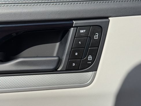 Certified 2024 Porsche Cayenne Coupe image 24