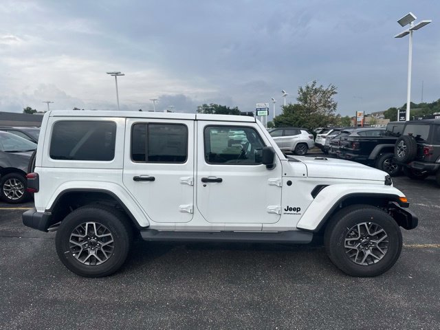 New 2025 Jeep Wrangler Unlimited Sahara w/ Safety Group AWD/4WD image 6